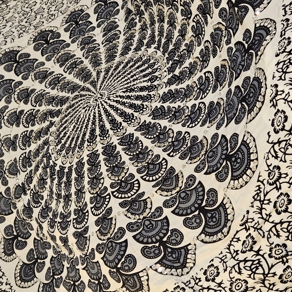 Elegant Black and White Sarong Swimwear - Picture 5 of 7